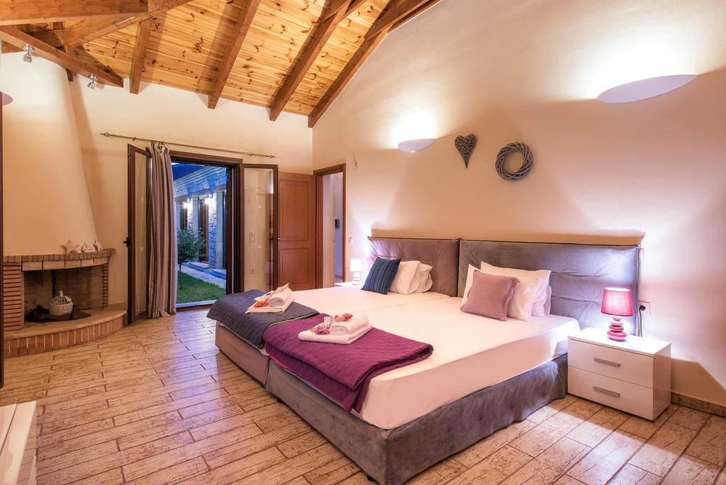 Astarte Villas - Kyveli Luxurious Private Villa Gaitani 객실 사진