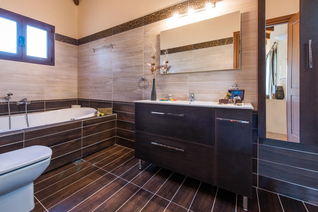 Astarte Villas - Kyveli Luxurious Private Villa Gaitani 객실 사진