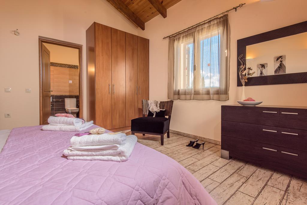 Astarte Villas - Kyveli Luxurious Private Villa Gaitani 객실 사진
